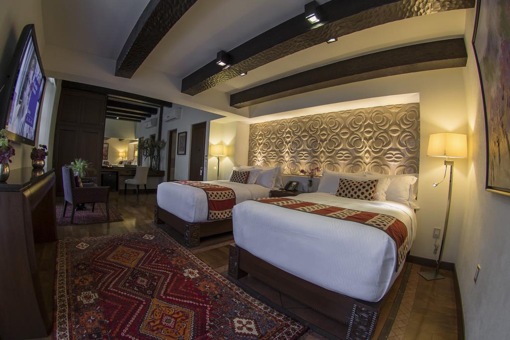 Hotel De La Soledad Морелия Экстерьер фото